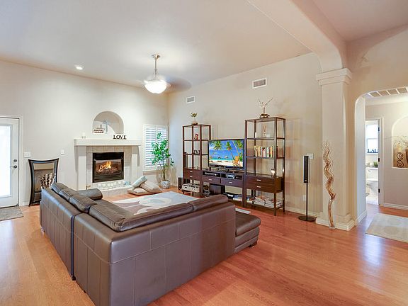 2nd image of 11420 Menlo Ave