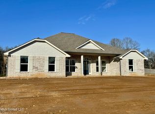 214 Farley Rd, Byhalia, MS 38611