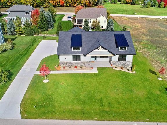 5th image of 585 Madeira Dr