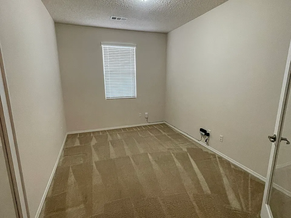 2204 Delfinio Dr SE
