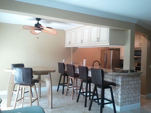 2nd image of 1001 NE 8th Ave APT 109