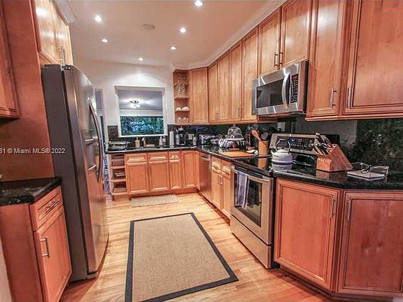 4th image of 415 Bargello Ave
