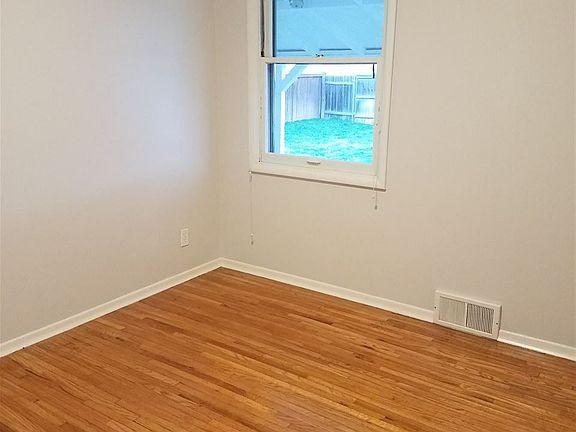 3rd image of 1024 W Cleveland Ave