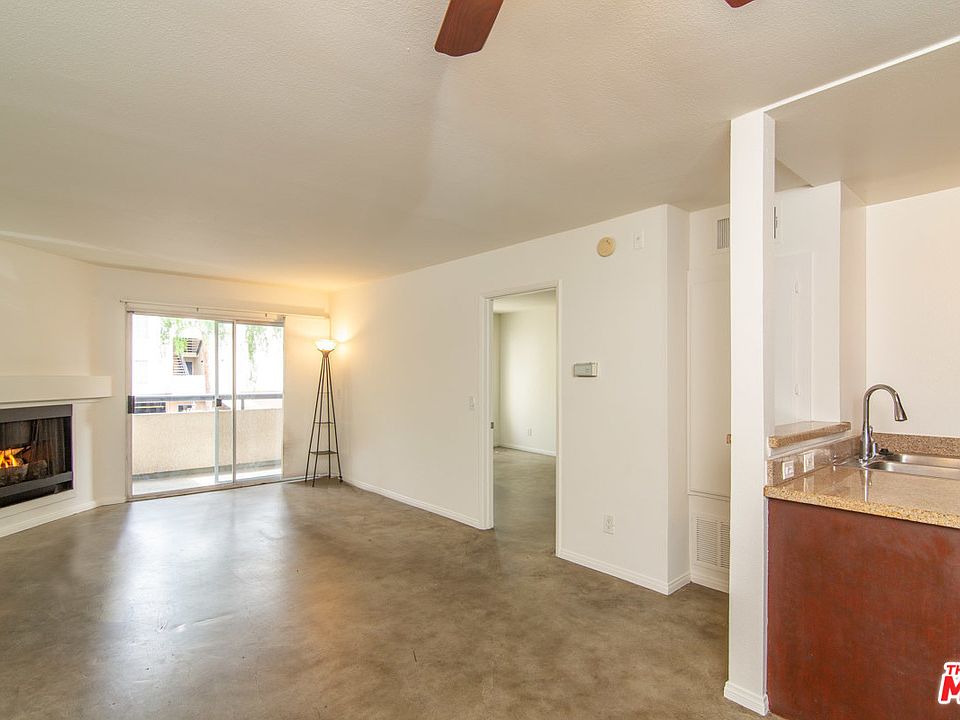 1st image of 5530 Owensmouth Ave APT 118