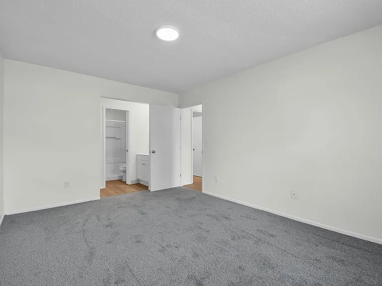 Coventry Apartments — Photo 18