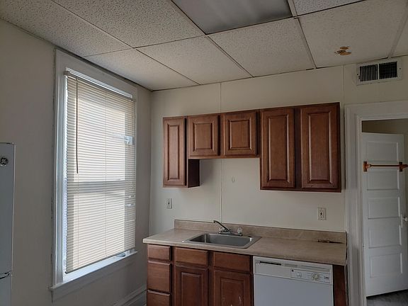 3rd image of 302 5th St APT 204