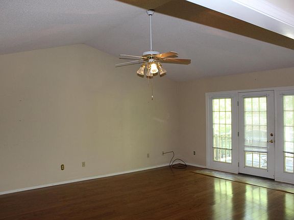 4th image of 33 Cedar Crest Dr
