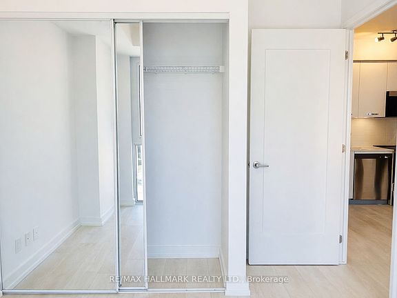 4th image of 75 James St S #713