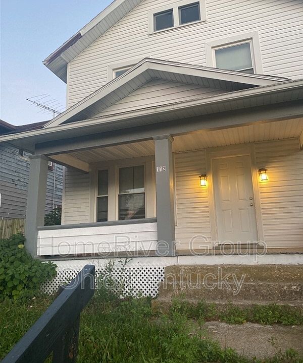 1st image of 112 E Parkwood Dr