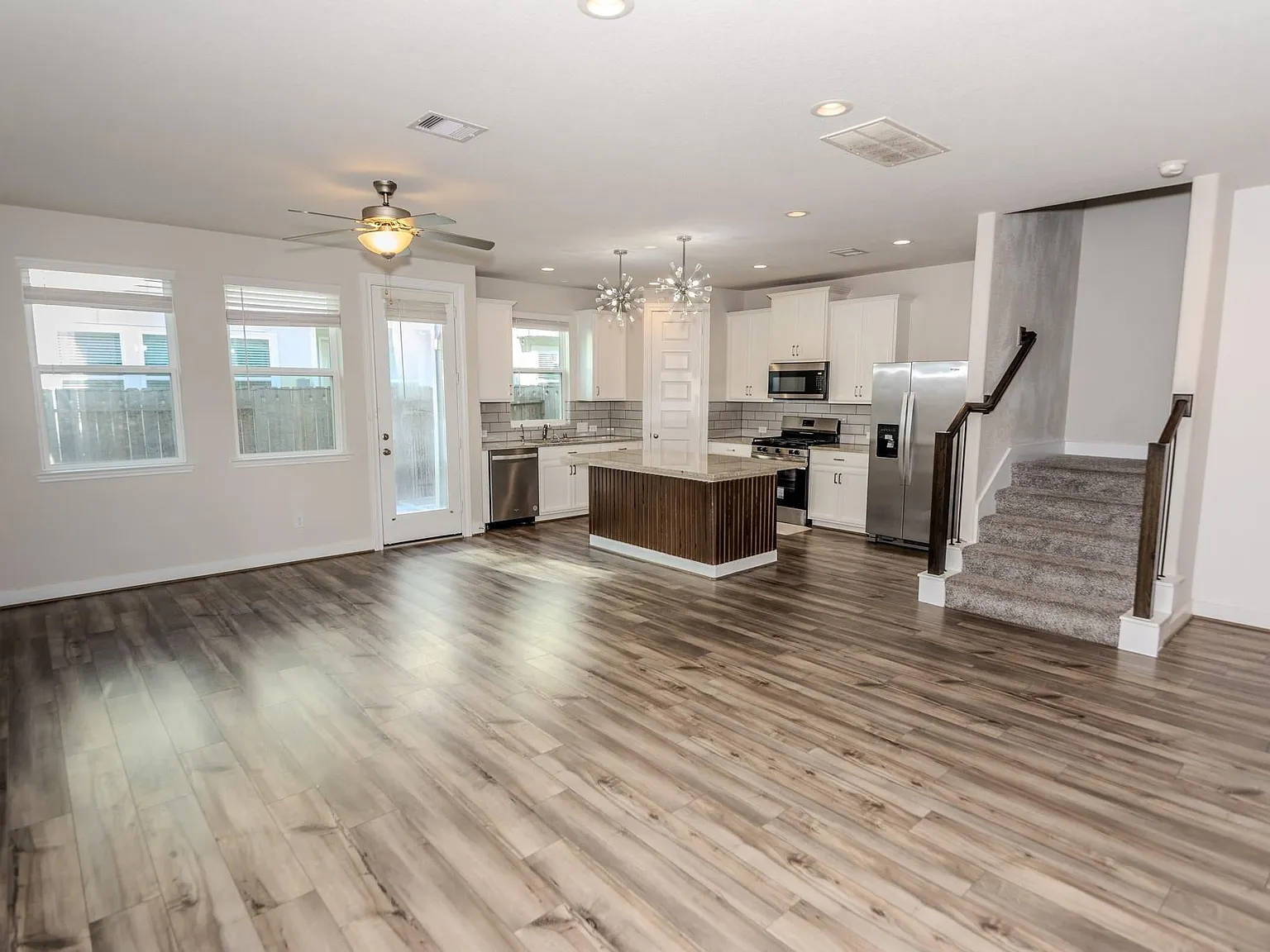 3 bed, 2.5 bath, 2200 sqft, $2,950 — Photo 4