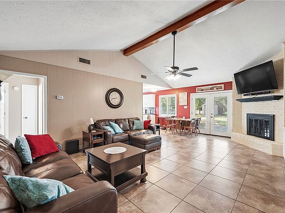 2nd image of 3902 Oak Bluff Cir