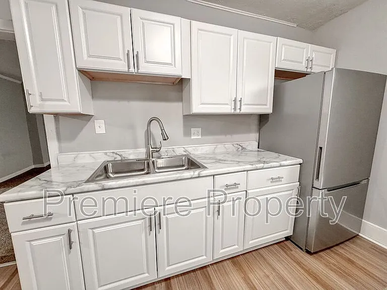 422 S Hocker Ave — Photo 6