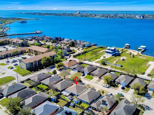 33 Clara Barton Ln, Galveston, TX 77551