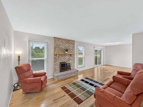 3rd image of 7827 Belle Rive Ct