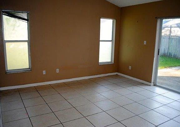 4th image of 11717 Broad Oak Ct