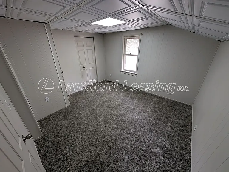 566 Jackson St — Photo 11