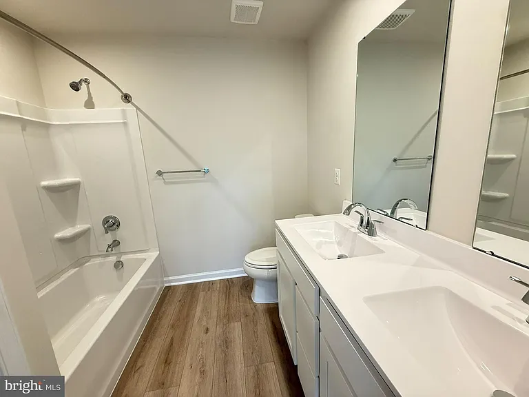 647 Laurelwood Cir — Photo 10