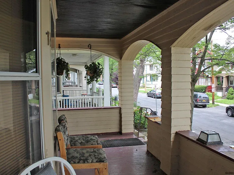 12 Kent St #2 — Photo 2