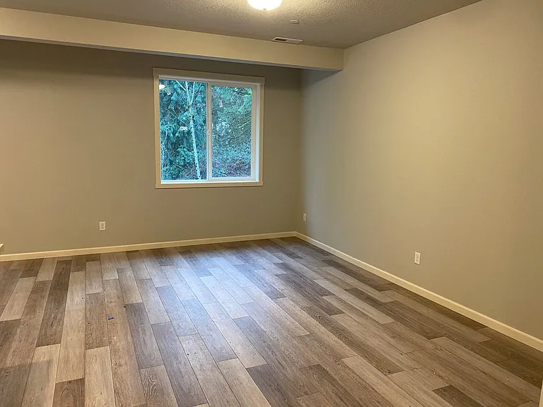 193 Cloverdale Rd #B — Photo 6