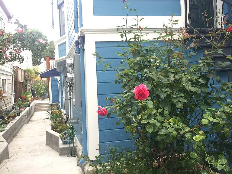 1551 Mozart St — Photo 2
