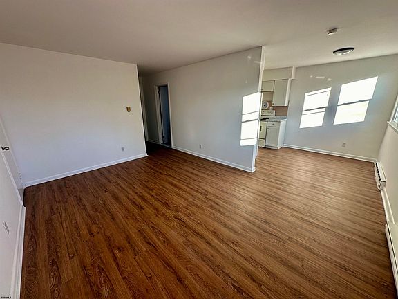 2nd image of 1653 Beach Ave #A