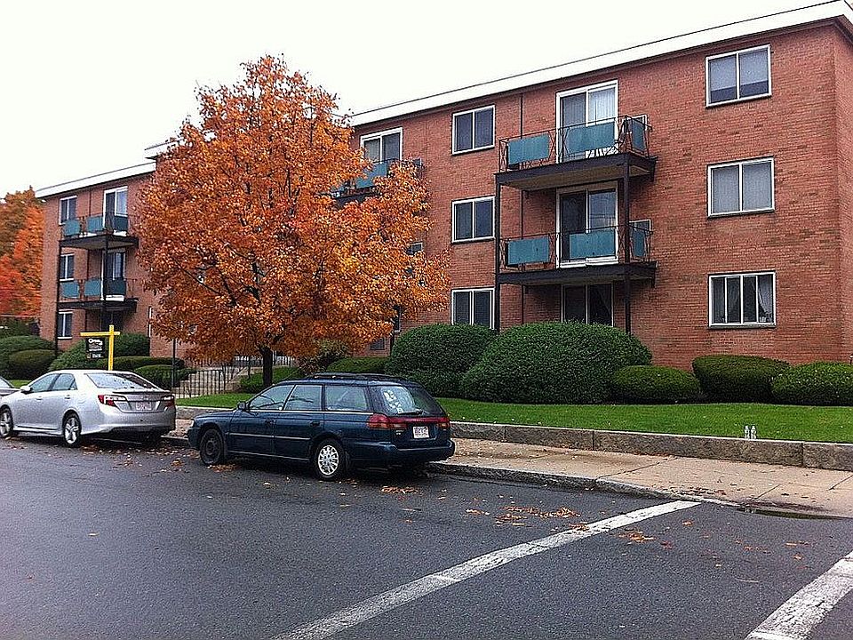 2nd image of 95 Maple St APT 20
