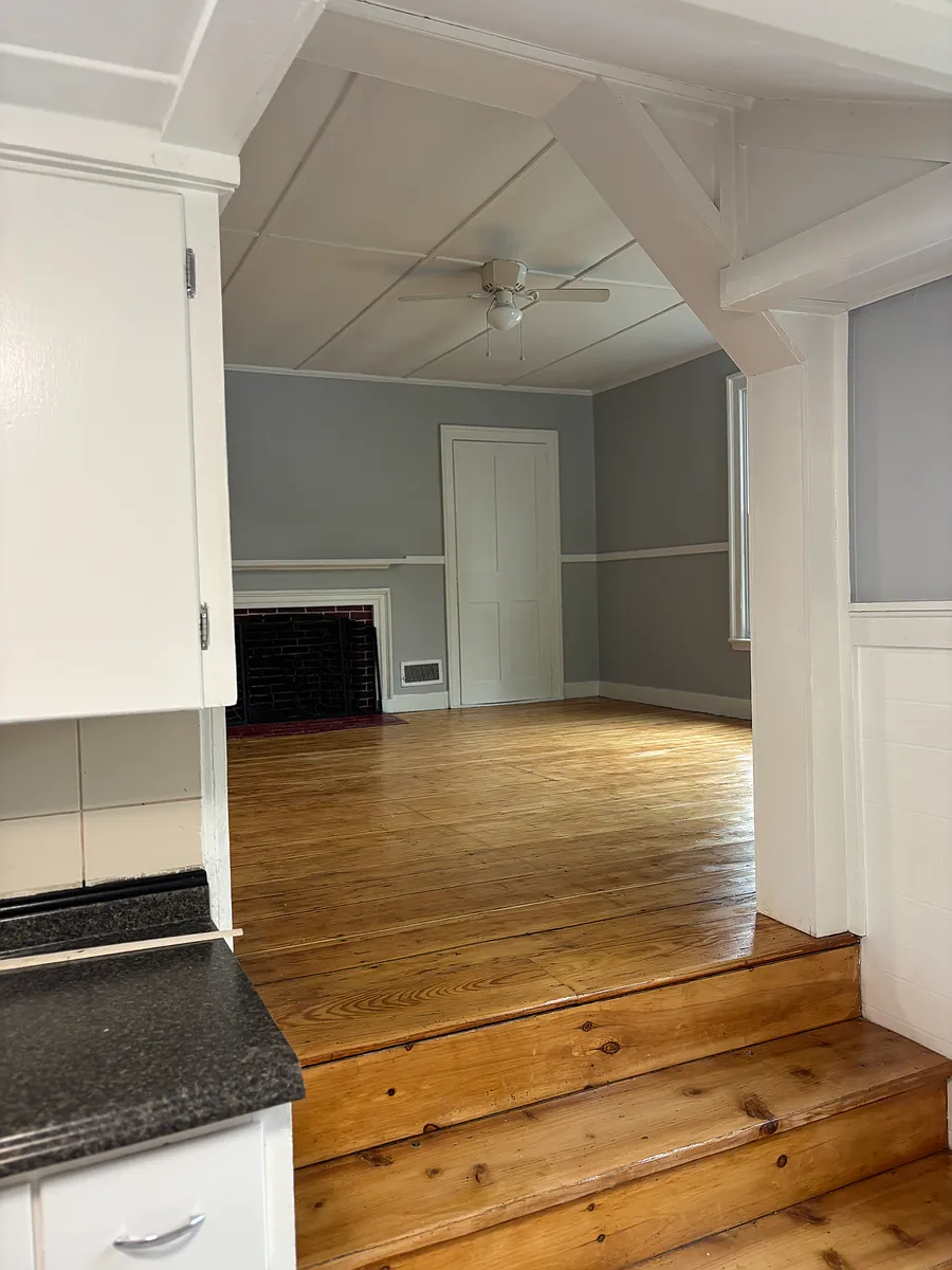 Building Photo - 22 Pleasant St #2