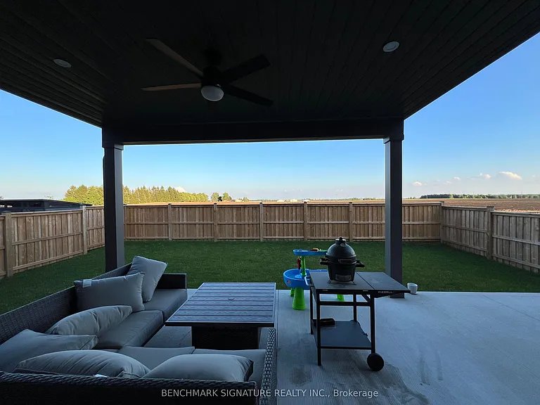 17 Totten St — Photo 23