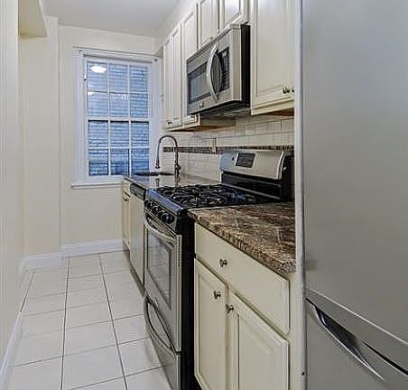 4th image of 314 E 41st St APT 404-B