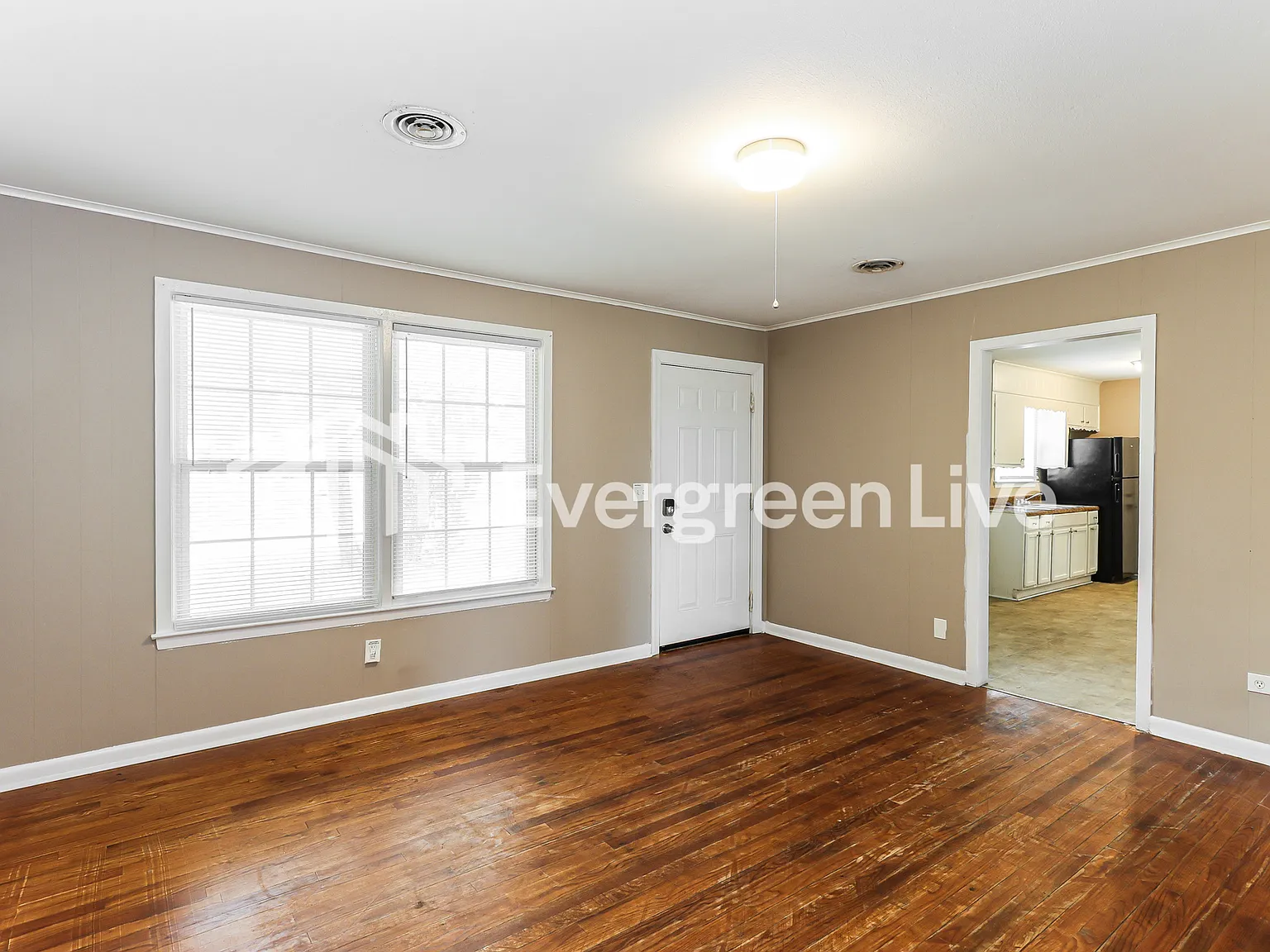 3 bed, 1.5 bath, 1015 sqft, $1,295 — Photo 4