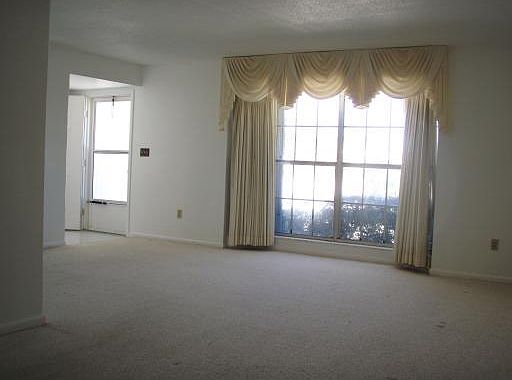 5th image of 319 Baker Dr