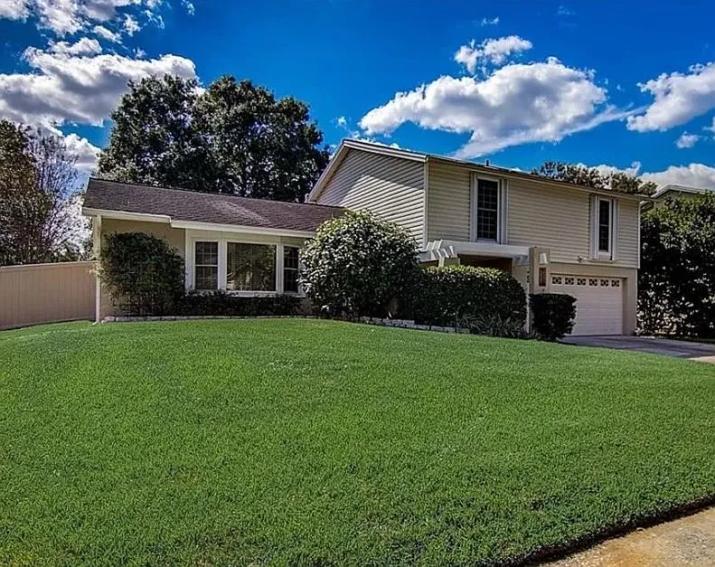 4 bed, 2.5 bath, 2244 sqft, $3,795 — Photo 3