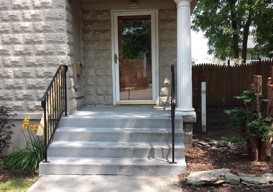 1st image of 426 E 9th St