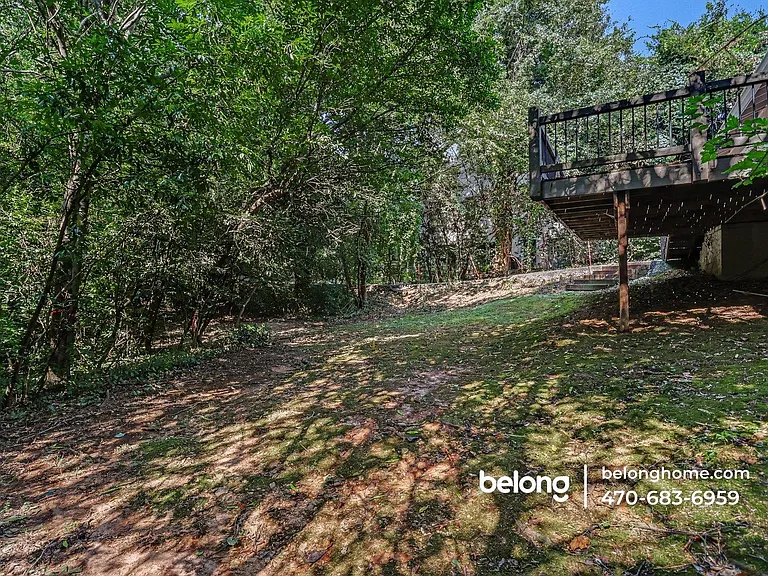 1277 Dunwoody Ln NE — Photo 3