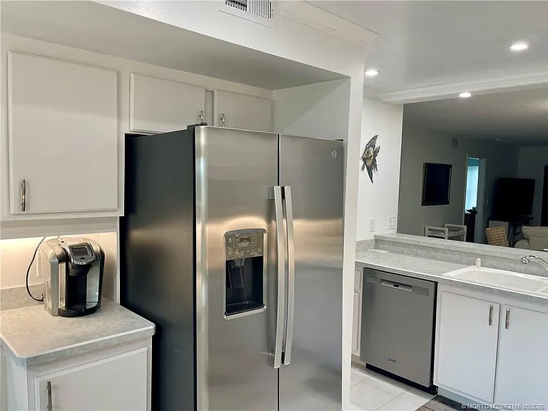 2491 NE Ocean Blvd #302 — Photo 8