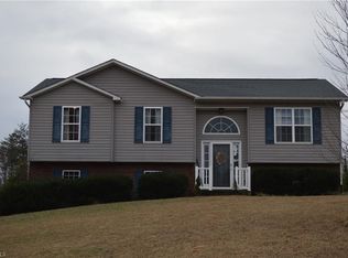 149 Jill Farm Rd, Mount Airy, NC 27030