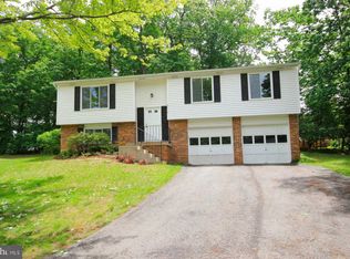 8419 Woodford Ct, Vienna, VA 22182