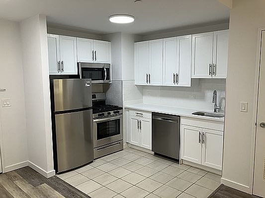 3rd image of 556 3rd Ave #1003