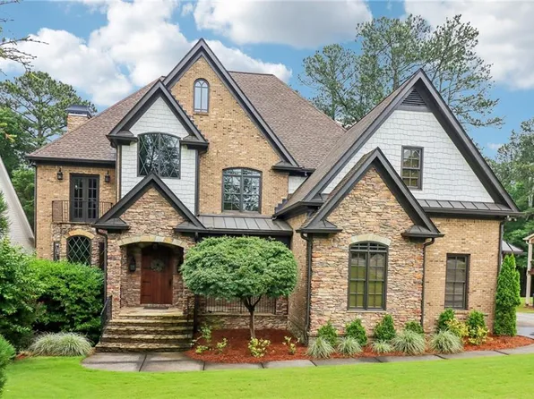 6219 Woodlake Dr, Buford, GA 30518