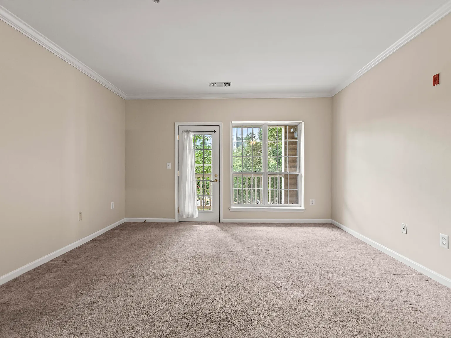 1 bed, 726 sqft, $1,950 — Photo 4
