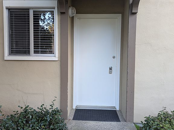 2nd image of 2320 Williams St