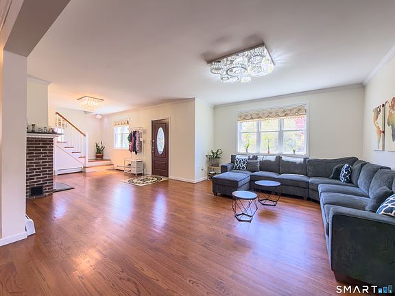 4th image of 359 Dogwood Road