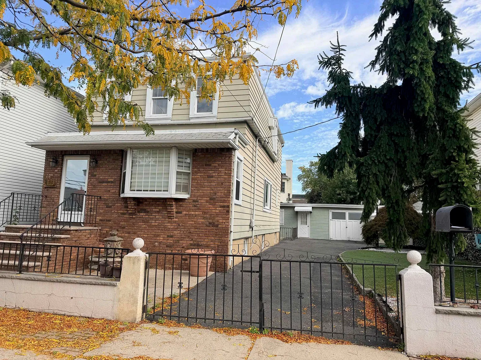 3 bed, 4.0 bath, 2020 sqft, $4,200 — Photo 1