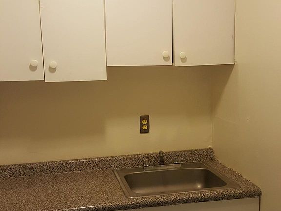 3rd image of 180 Hawthorne Ave #2