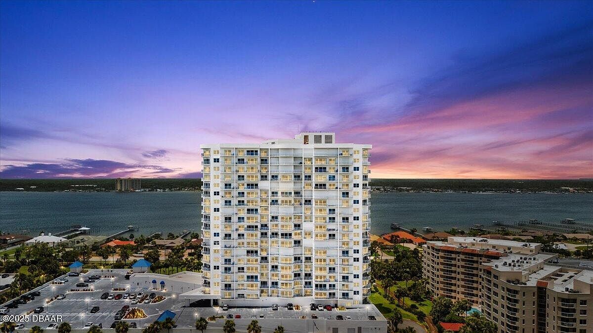 2 Oceans West Blvd APT 206