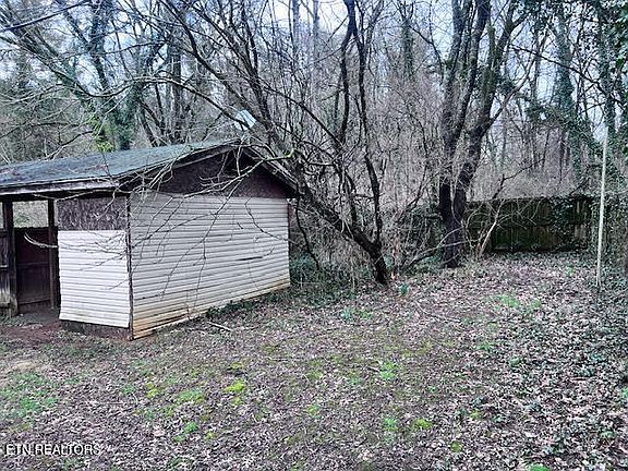 5th image of 210 Stone Rd