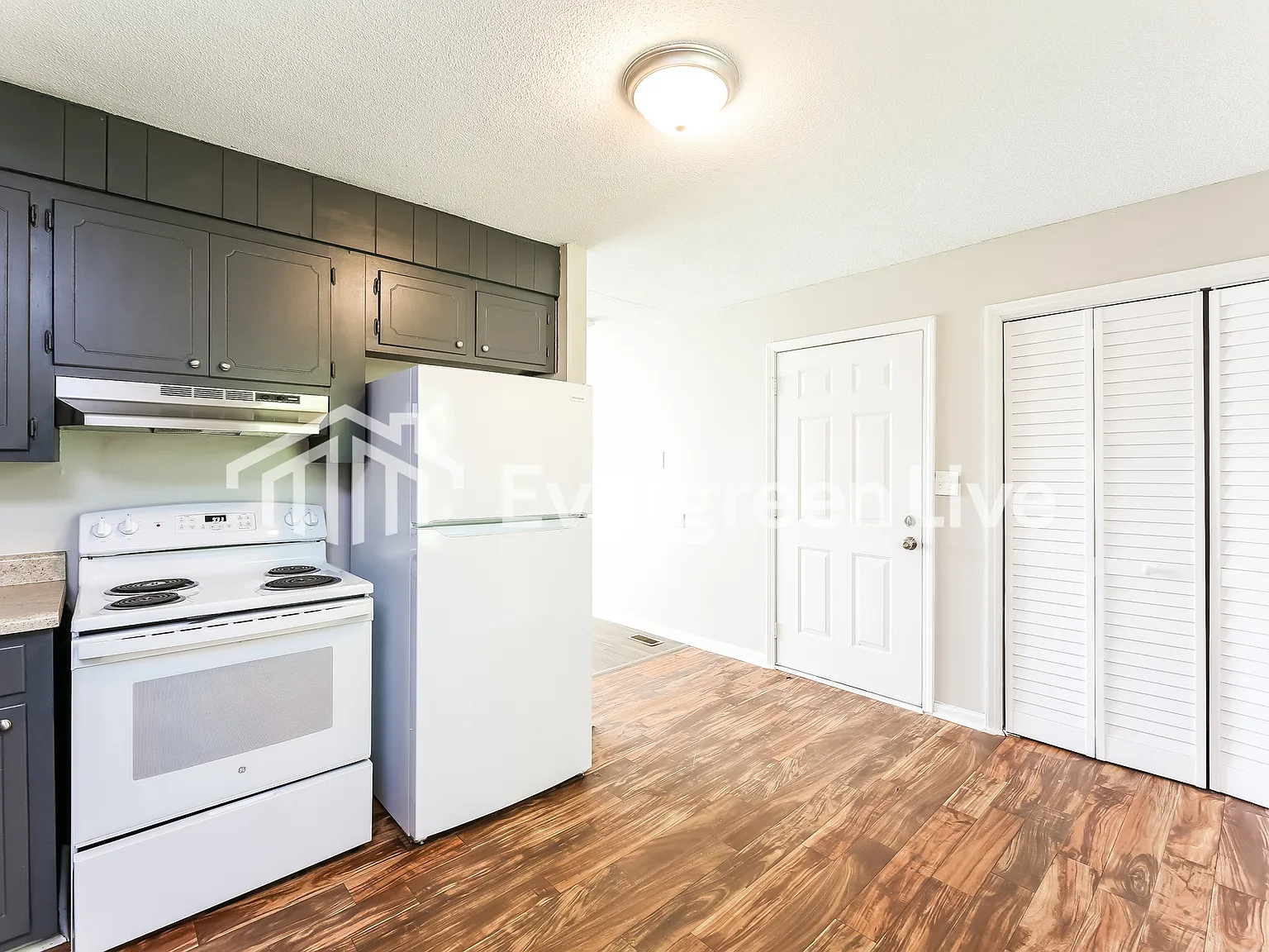 4 bed, 2.0 bath, 2250 sqft, $1,745 — Photo 2