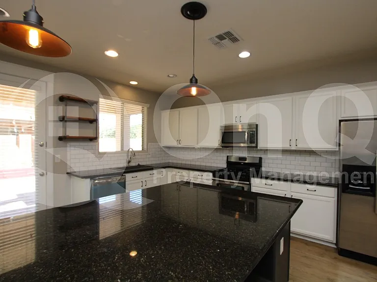 3464 E Carla Vista Dr — Photo 3