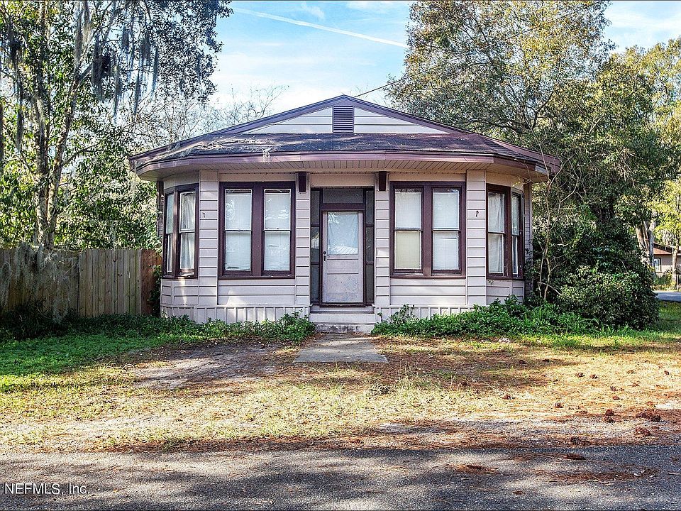 1st image of 313 Barcelona Ave