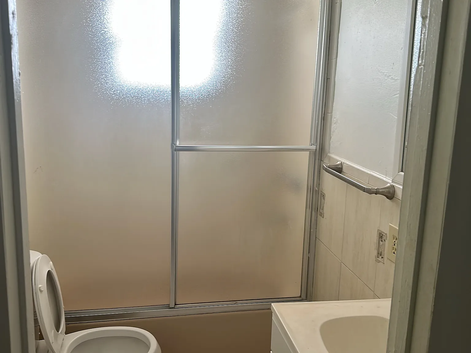 4 bed, 1962 sqft, $3,500 — Photo 2